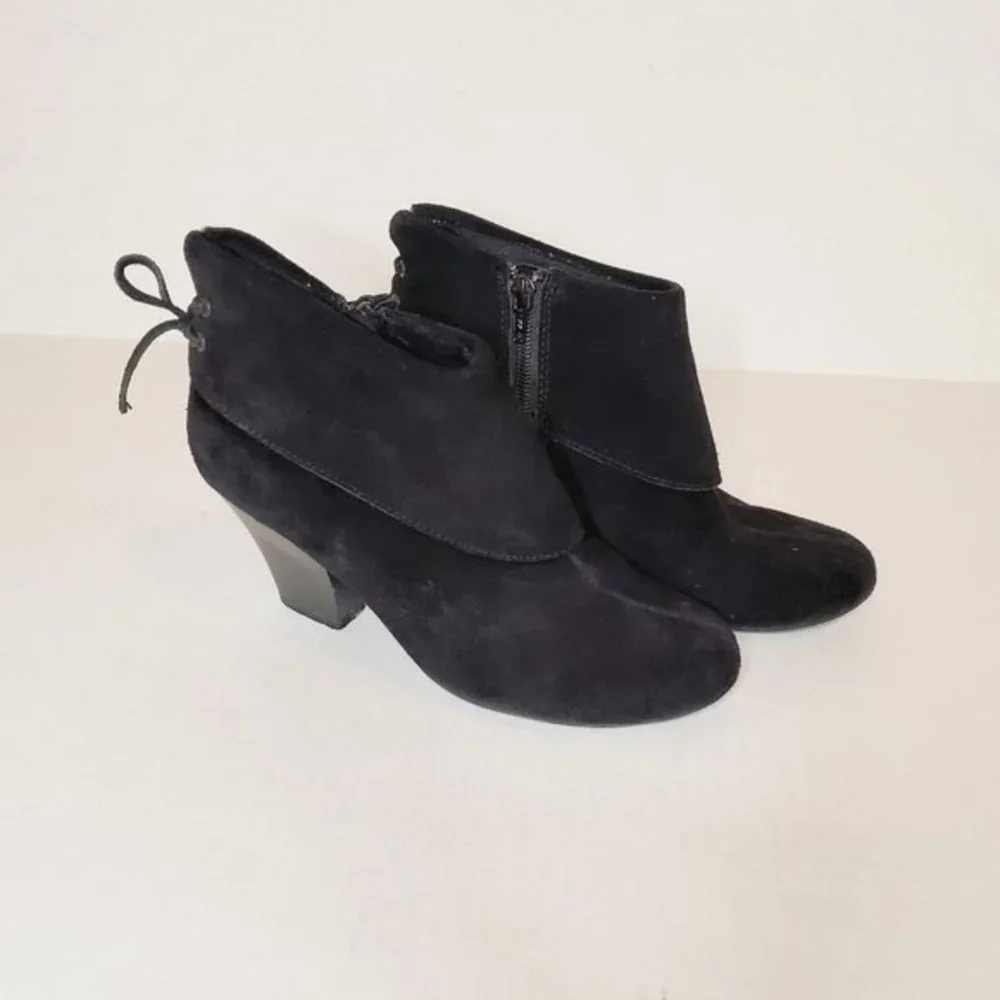 Sketcher's black suede leather fold over ankle boots